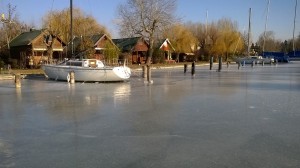 téli kép a kikötőről